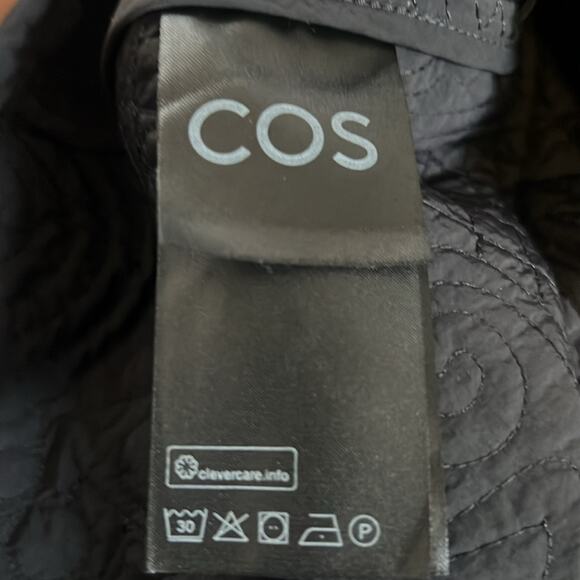 COS RECYCLED NYLON NWT QUILTED BLACK MINI SKIRT SIZE US 14,12 - Picture 8 of 13